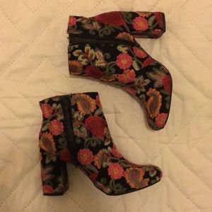 MIA Embroidered Floral Booties Size 9